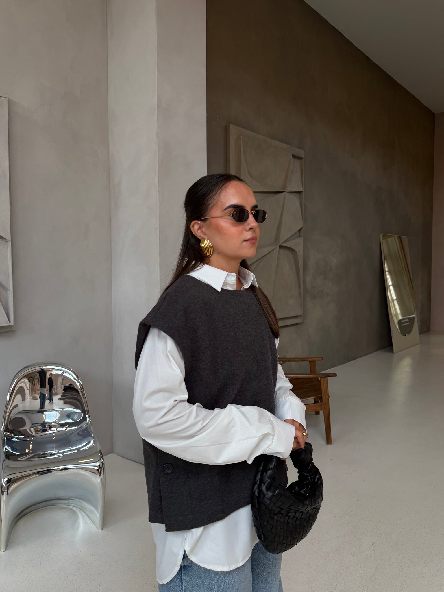 Pull sans manche bouton gris