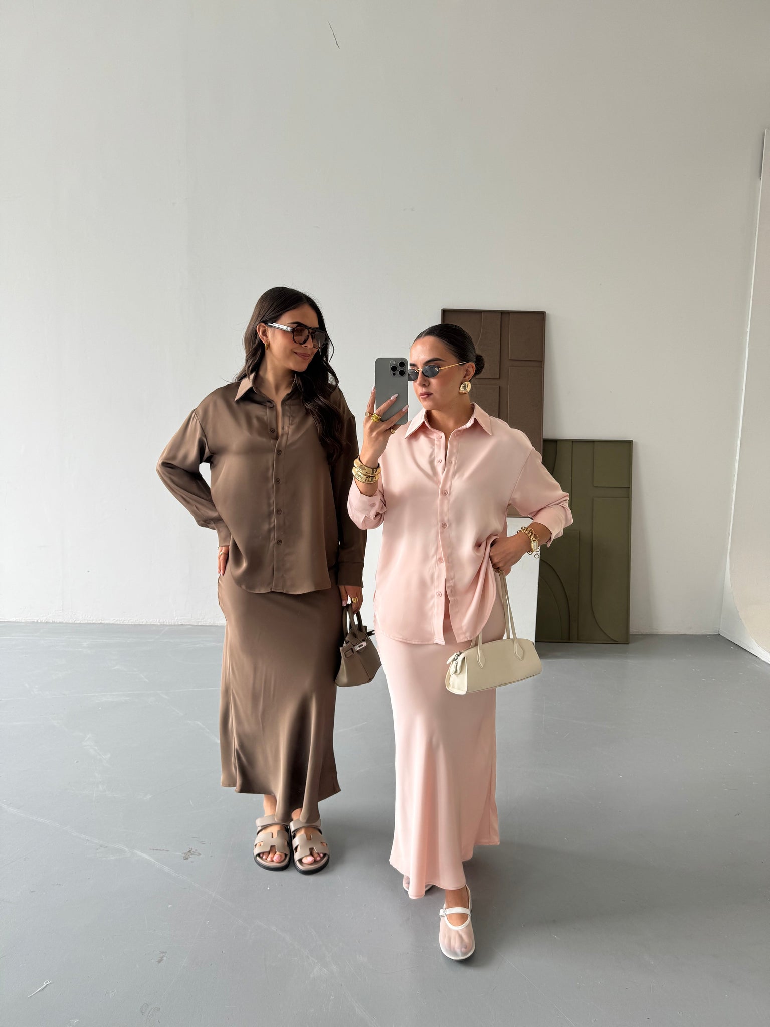 Jupe satinée marron (P6082)