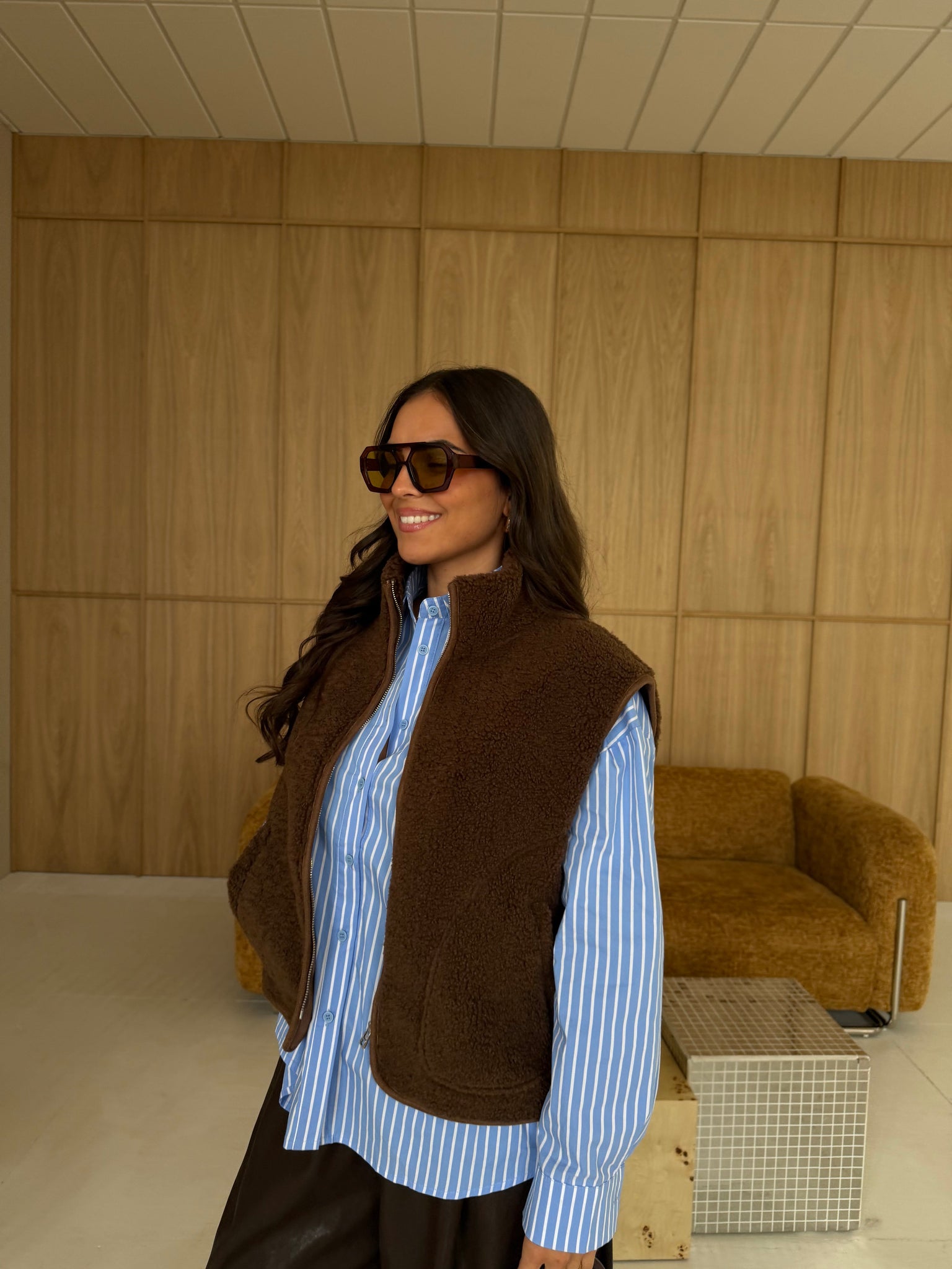 Veste laine bouclée sans manche beige ou marron (C25259335)