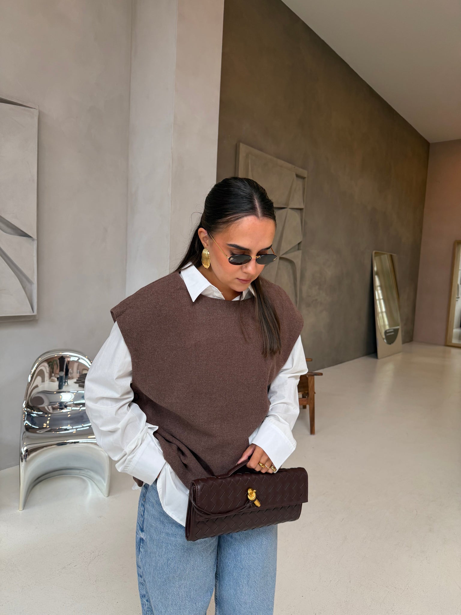 Pull sans manche bouton marron