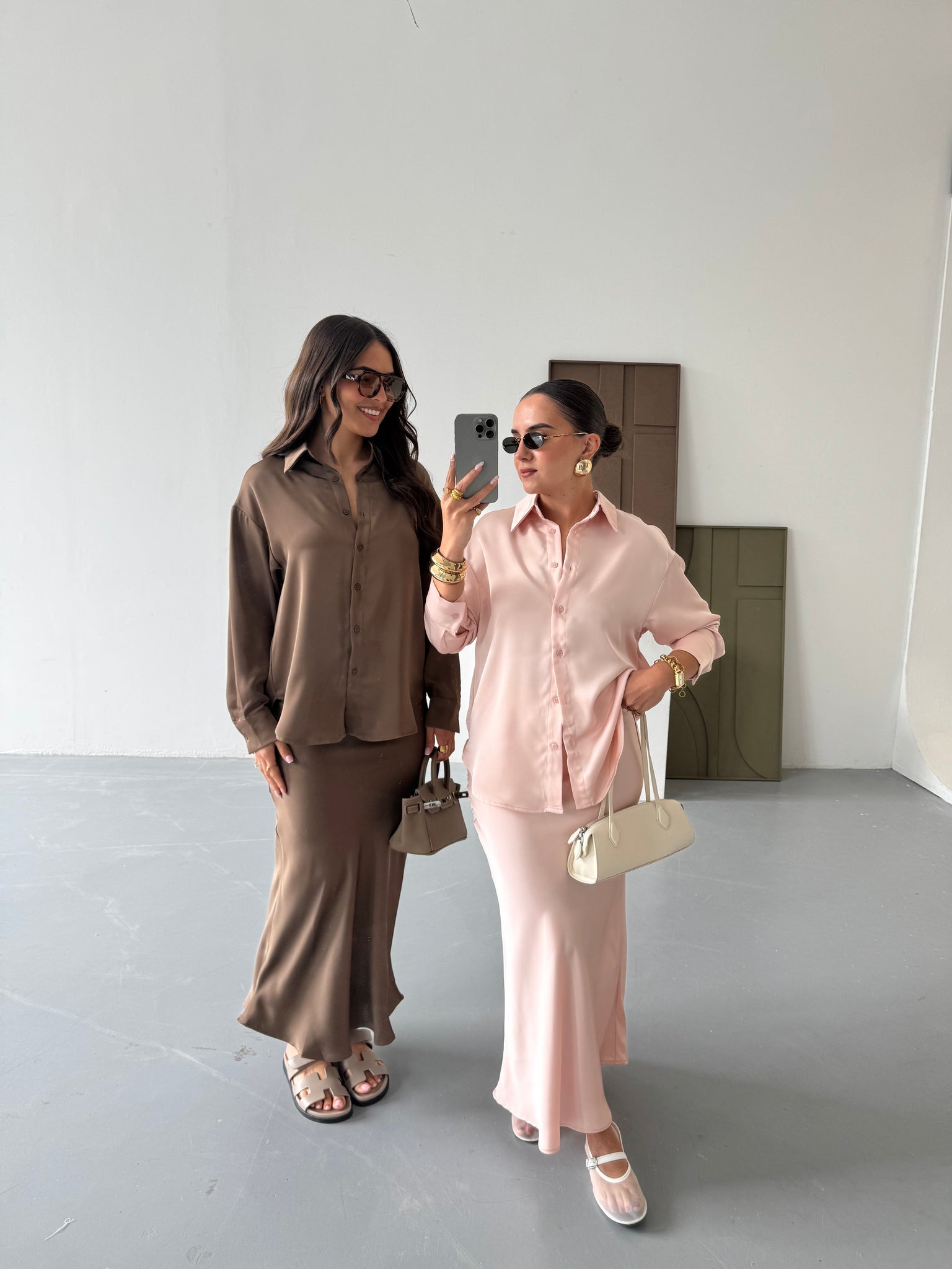 Jupe satinée marron (P6082)