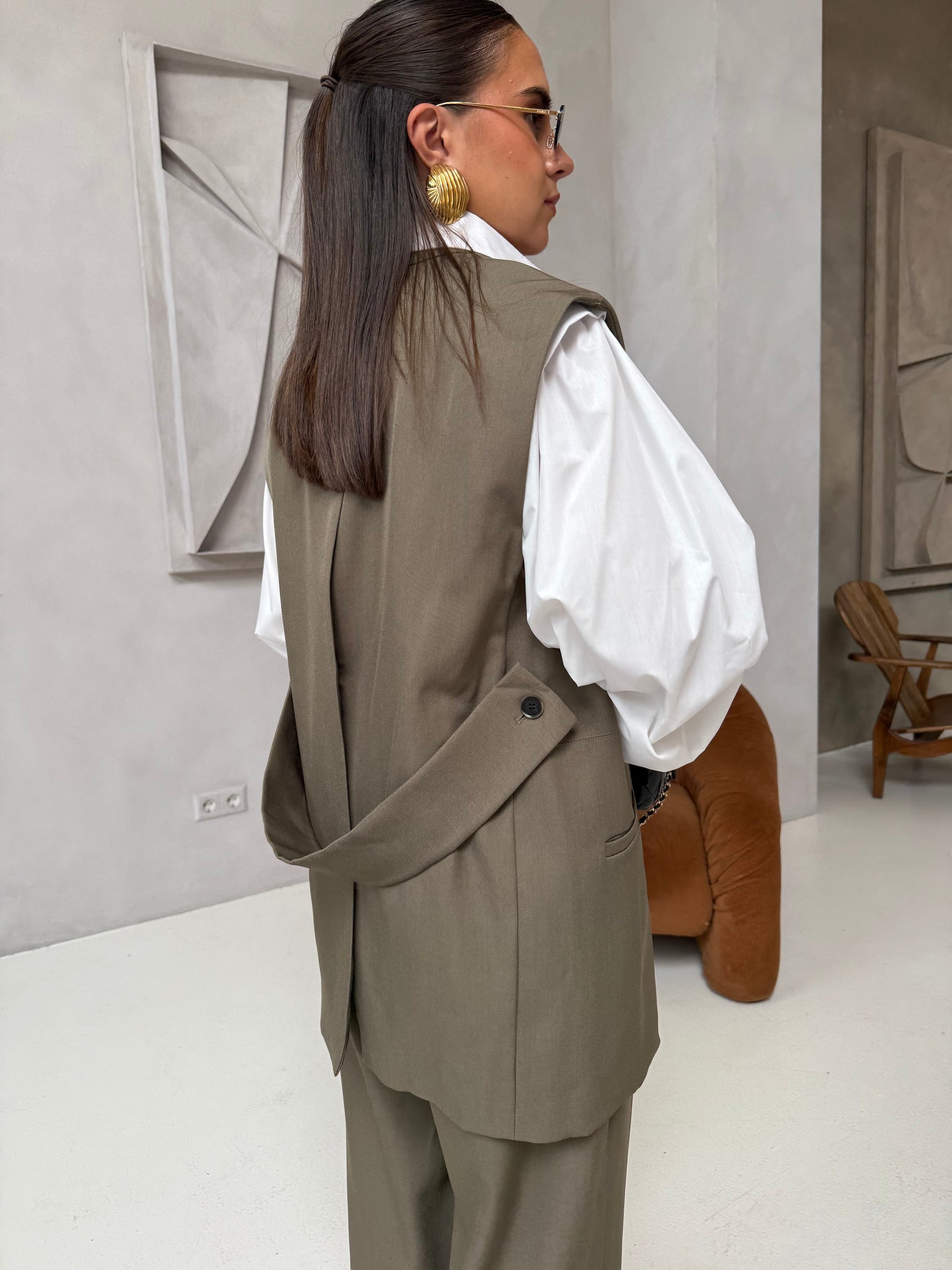 Blazer sans manche kaki ouvert au dos (W25209)
