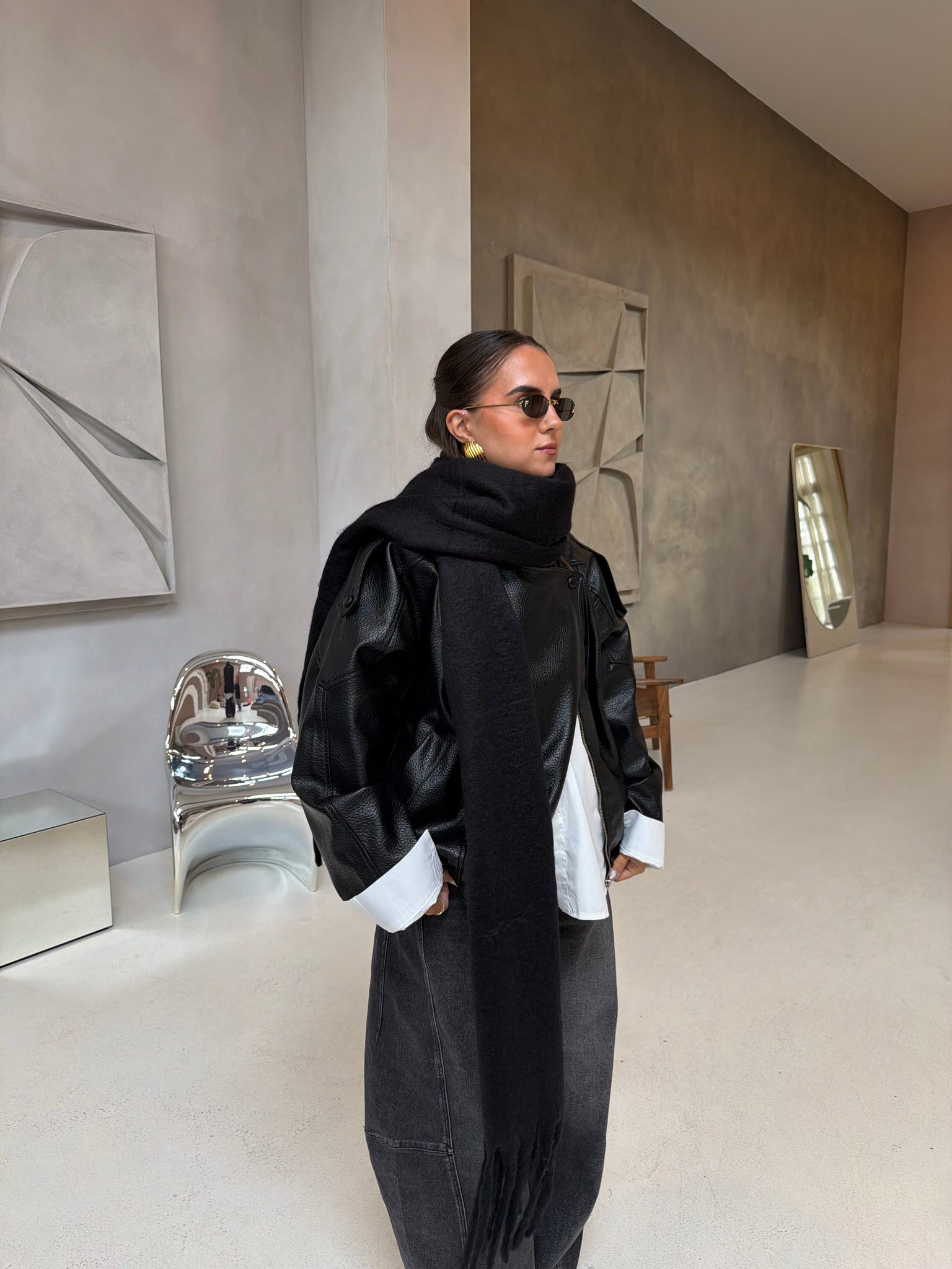 Longue écharpe unie noire