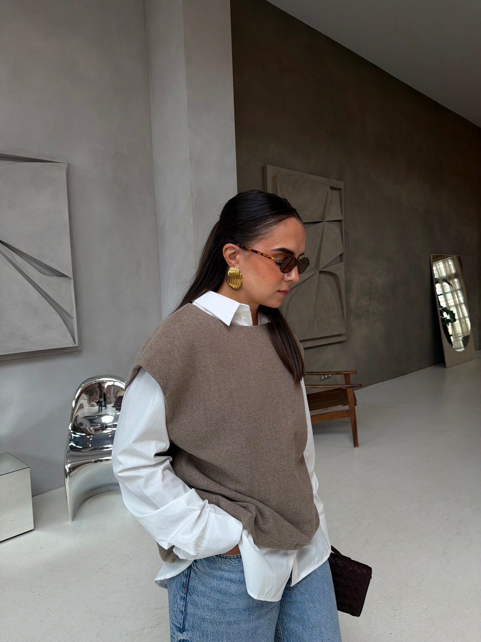 Pull sans manche bouton taupe