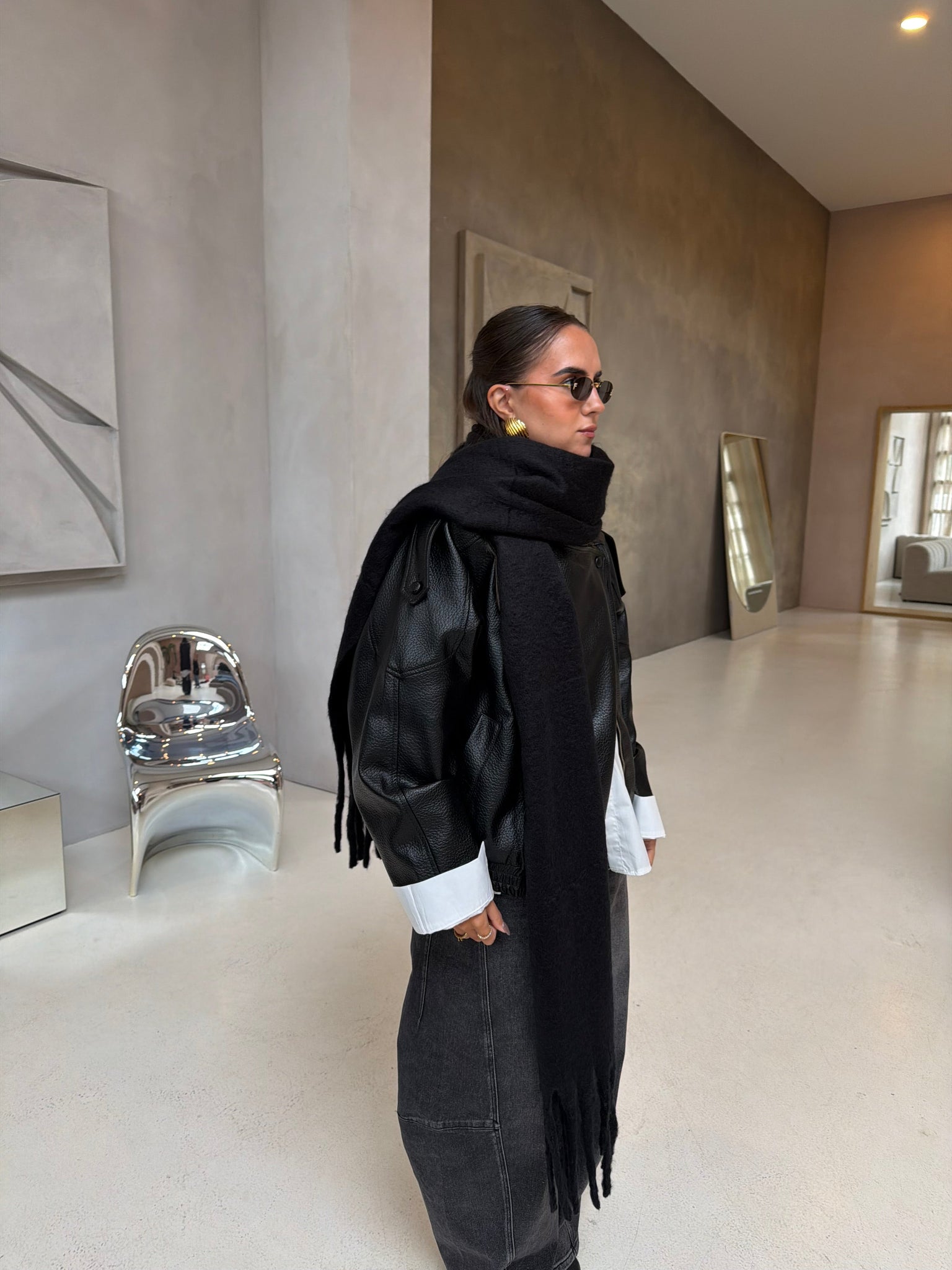 Longue écharpe unie noire