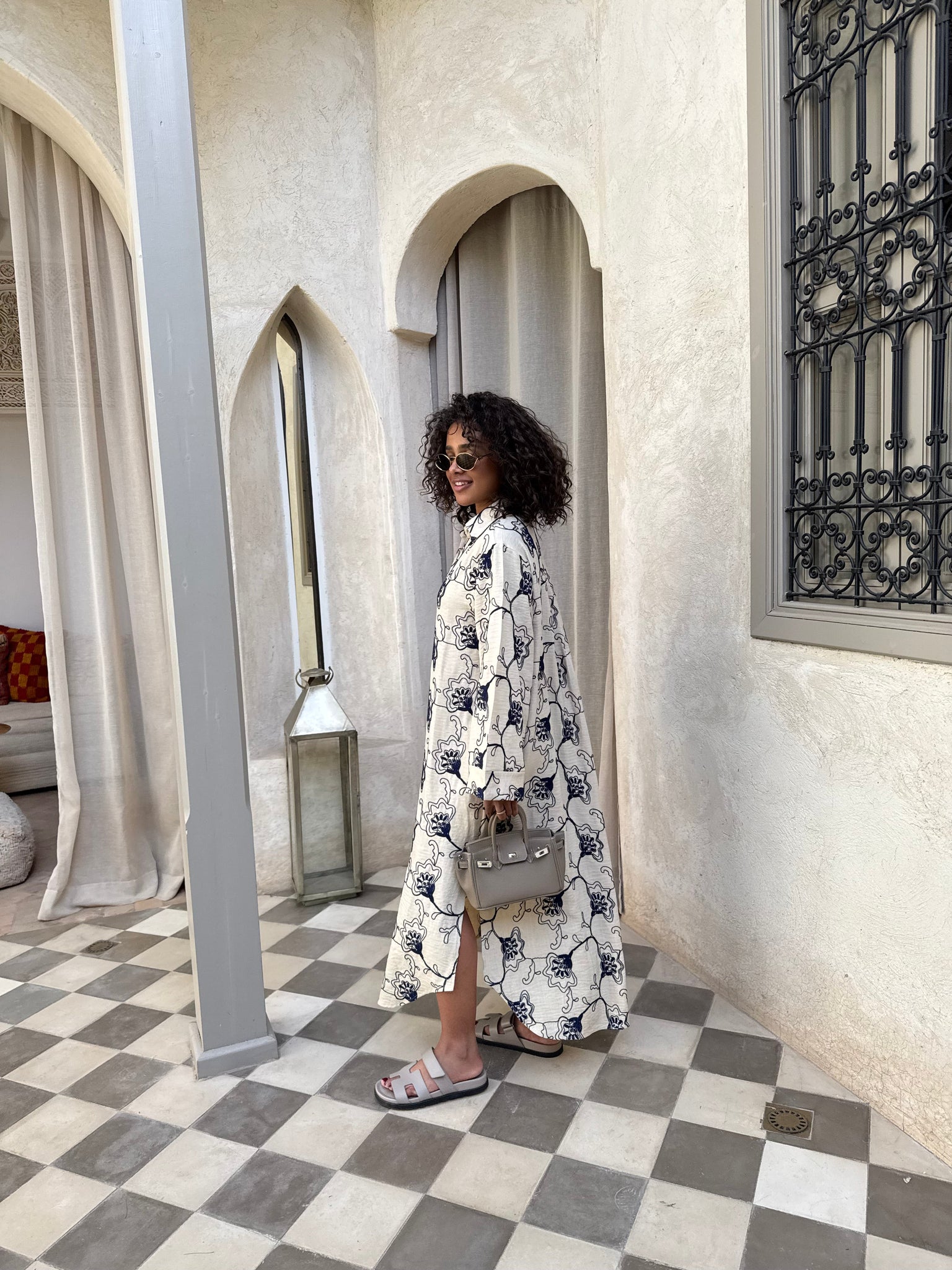 Robe fleurs broderies beige (M7867)