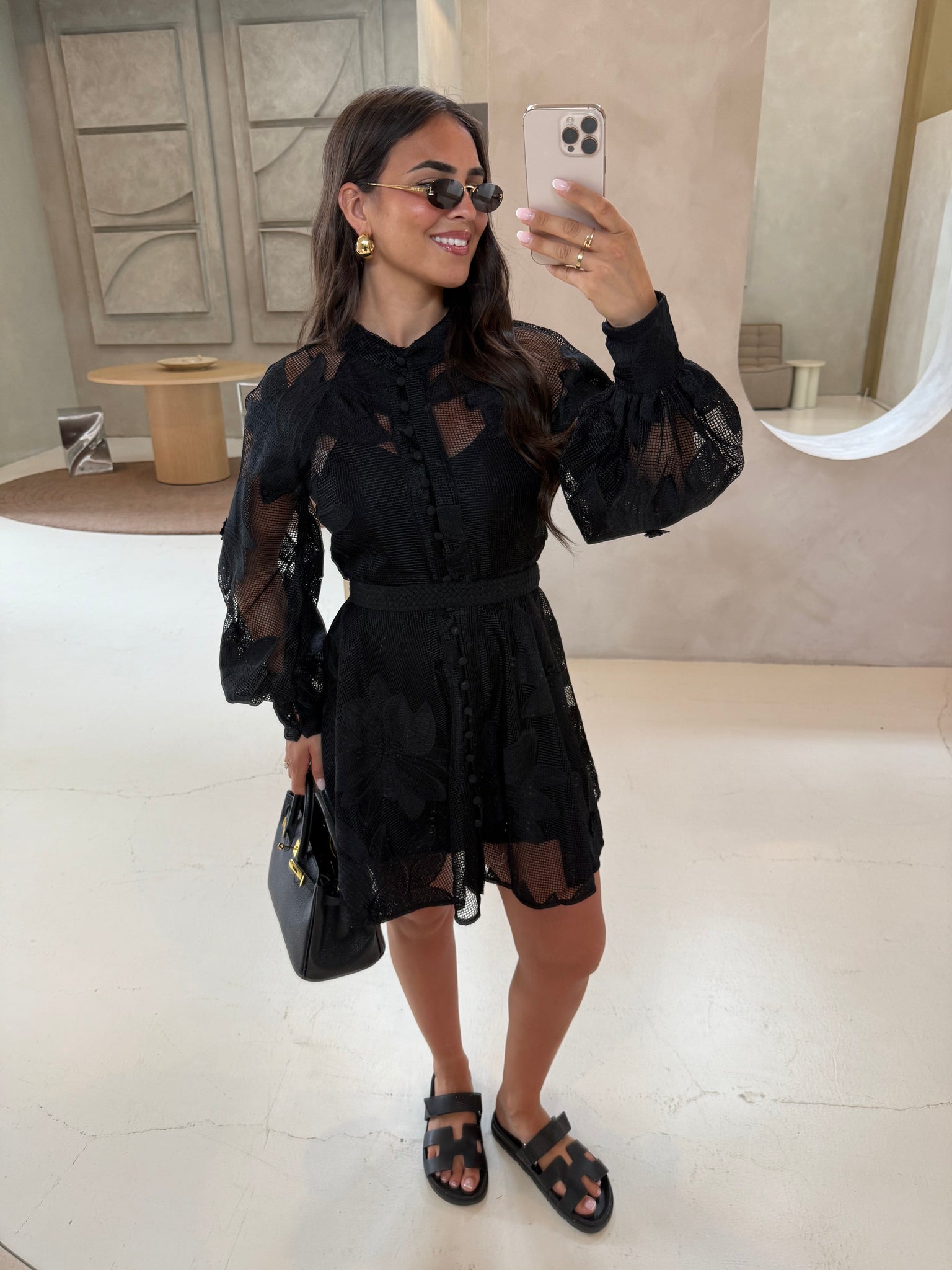 Robe noire à fleurs (Y106)