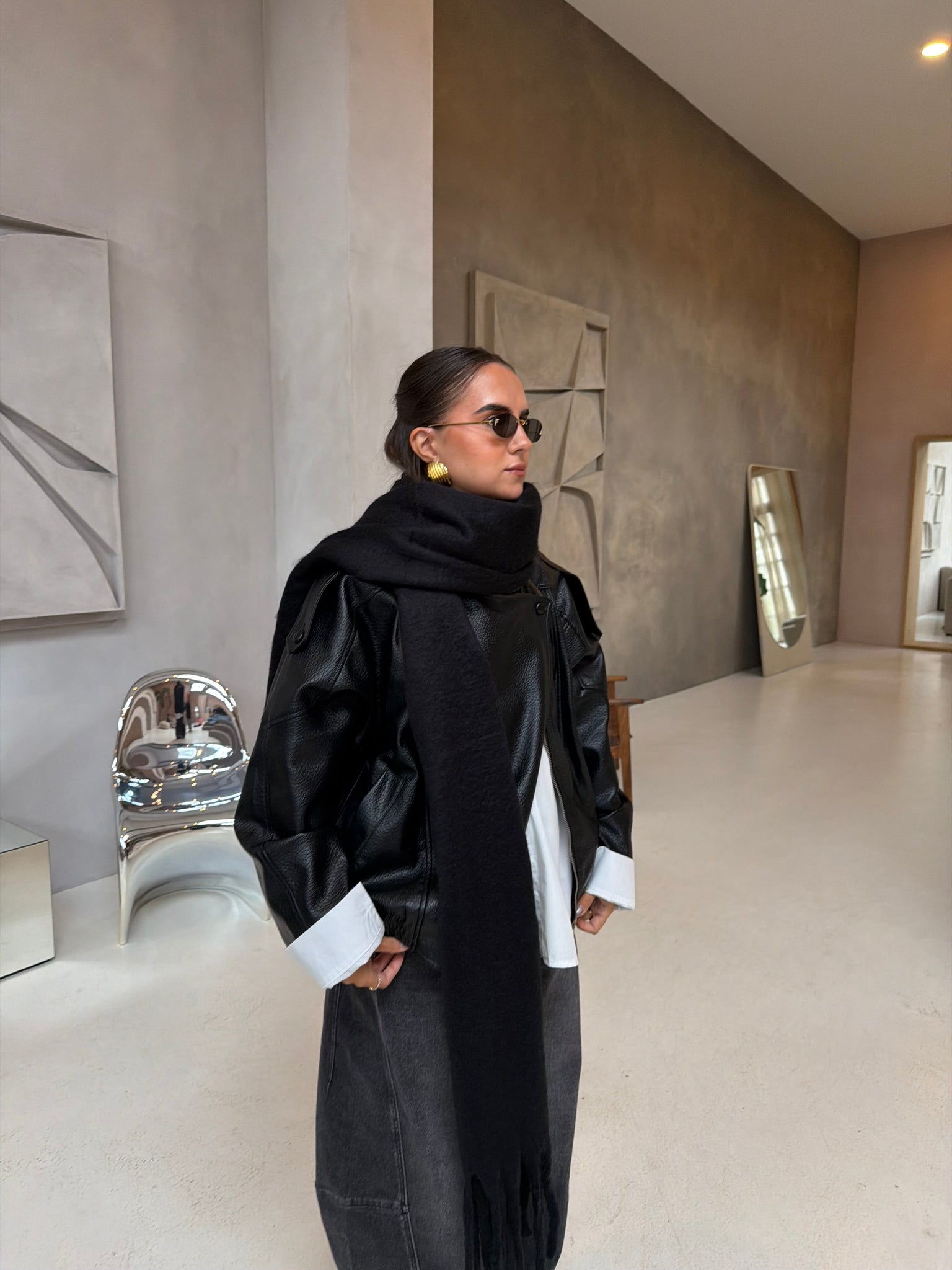 Longue écharpe unie noire